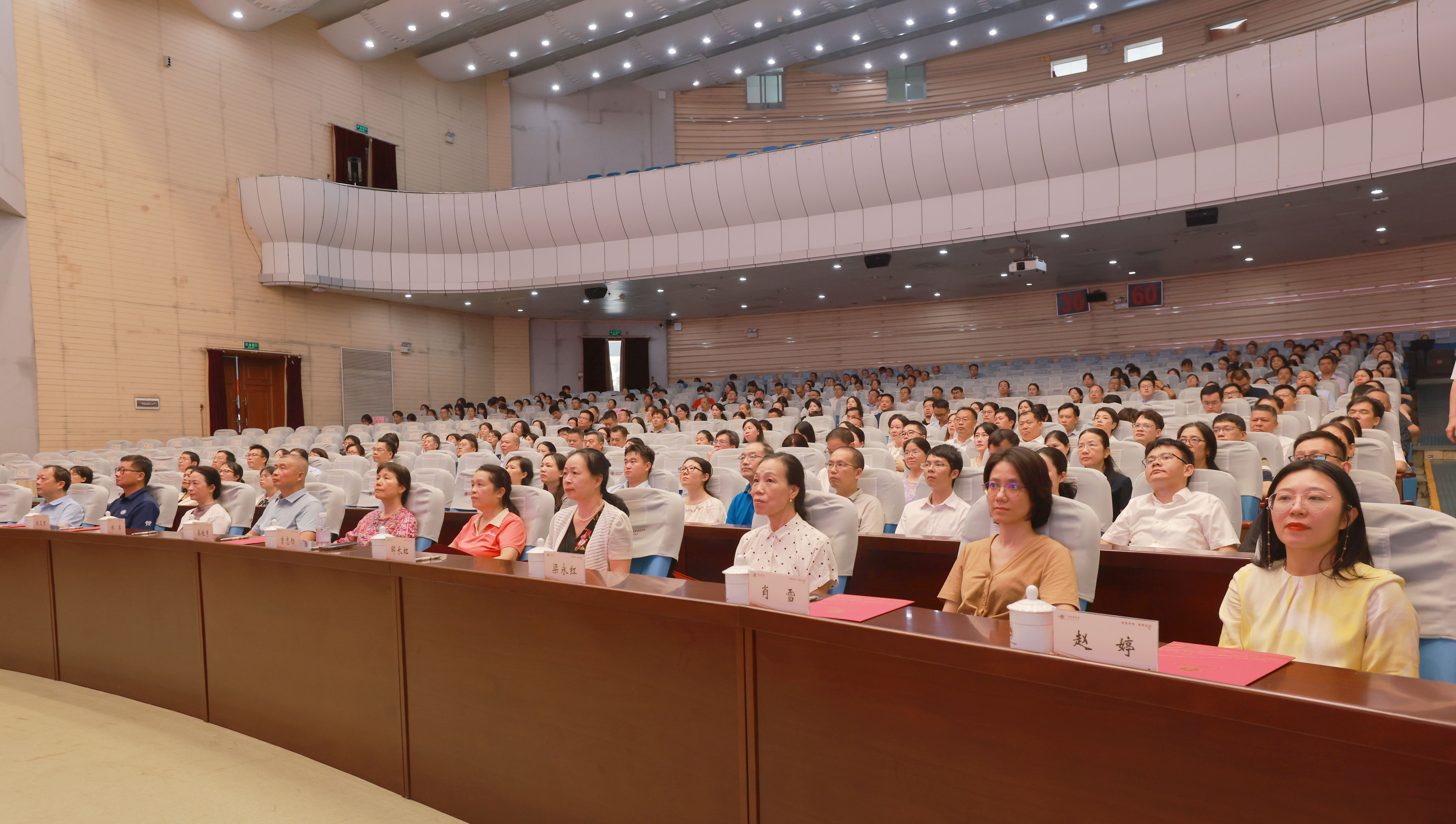 a02ccb8db0868ba8a0c34b299b2cbb72.jpg 英国上市公司365